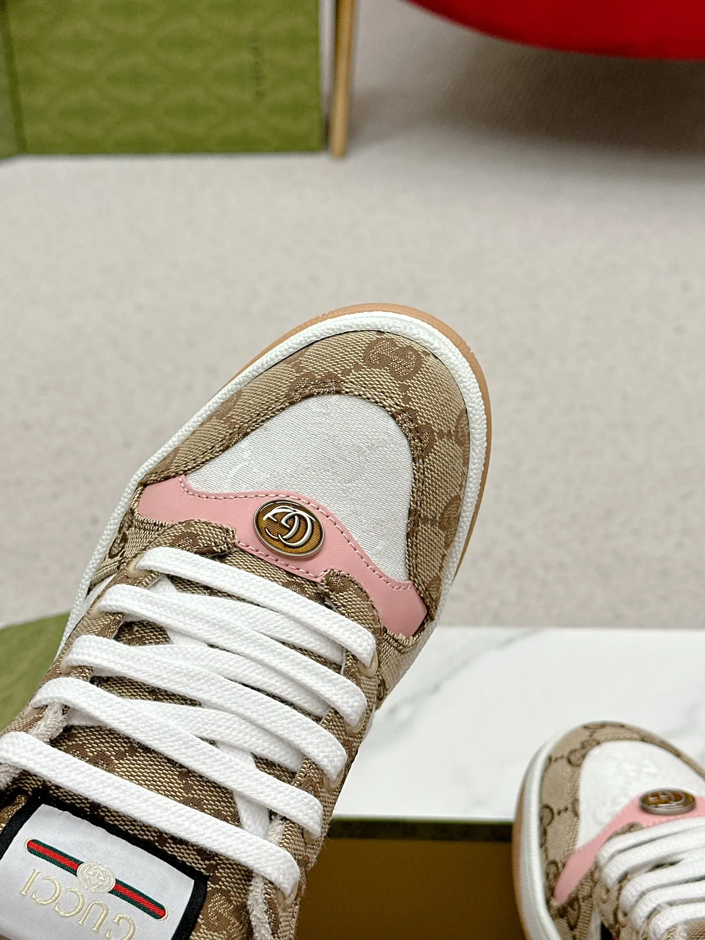 👟👟Ex-factory price 560👟👟 Men’s size +10 Gucci——purchased version GG series distressed dirty shoes-hot style is coming! 9 times out of 10 sales, you will definitely get the money. Ready stock! Spot goods! Spot goods! New colors added - the ultimate version on the market! Purchase the original version and develop it... fabric, material, outsole, and details can be compared at will! Open-mold Swarovski one-to-one replica rhinestone chain...Metal cherry pendant...Metal double G crystal cylindrical mark...Gucci original customized narrow webbing...Super flash series - flash diamond chain. The cherry decoration is detachable and can be changed into two to match with each other to show your personality. Exclusive color-brushed cowhide fabric. Hand-made distressed is very textured and has a sense of luxury! The details of the workmanship can be seen in the drawings, and no line is missed. The original terry cloth is delicate, soft and more comfortable and breathable. The privately stamped two-color original TPU outsole (lower layer is wider, upper layer is narrower). Matching packaging⭐️ Size: Female 35-40 Male 39-44 (Female 41 Male 45 customized)